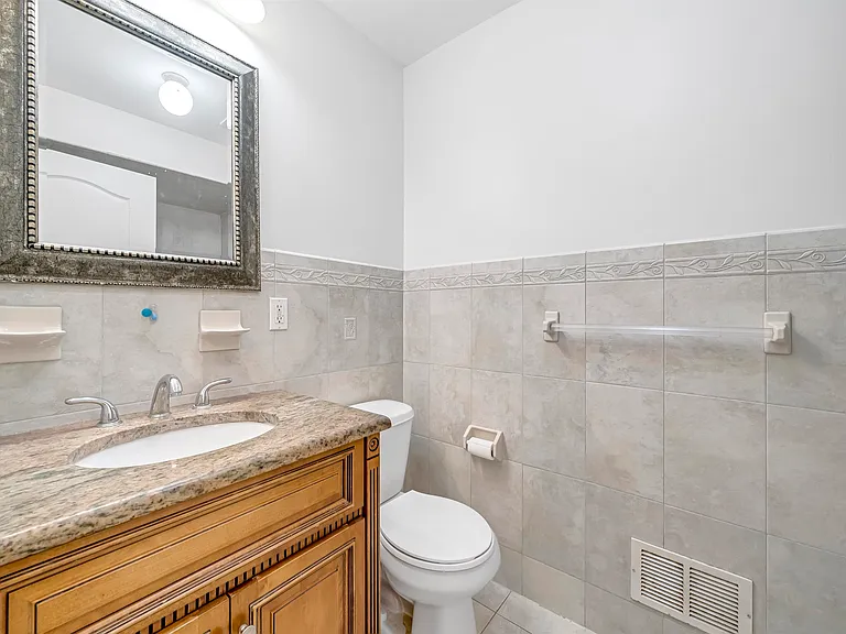 3 Montrose Ave #2 — Photo 13