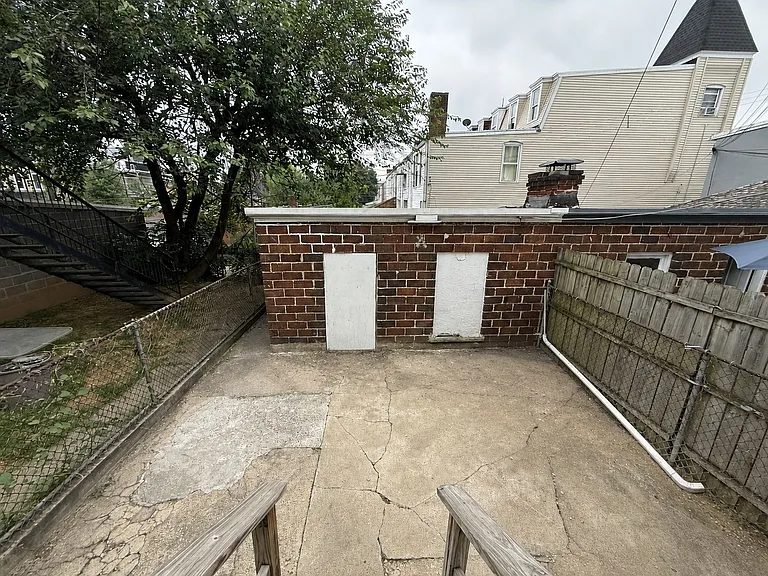 518 W Tilghman St — Photo 15