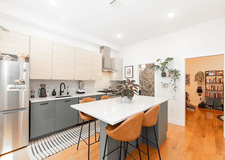1st image of 717 24th St #1
