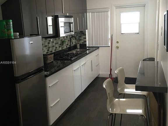 5th image of 1027 Euclid Ave APT 003