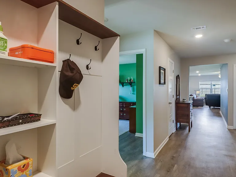 1033 Enclave Cir — Photo 3