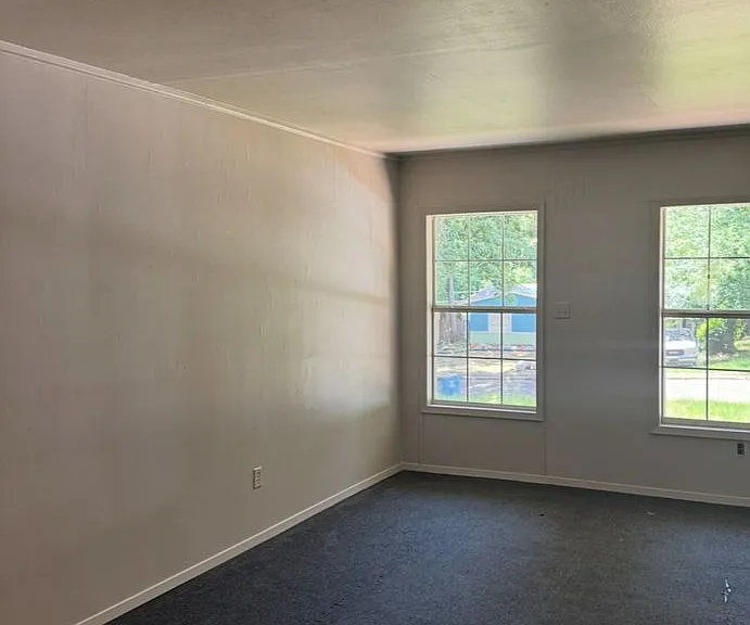 411 Byrne St — Photo 3