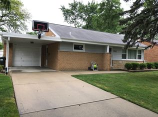 7441 Lyons St, Morton Grove, IL 60053