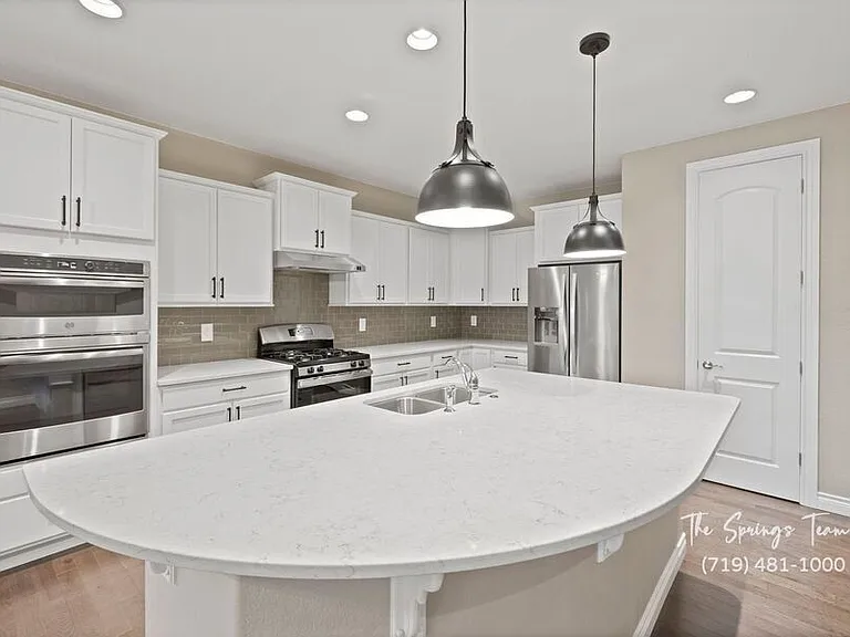9547 Dewitt Dr — Photo 15