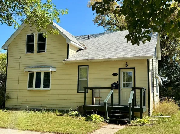 410 Knight Ave N, Thief River Falls, MN 56701