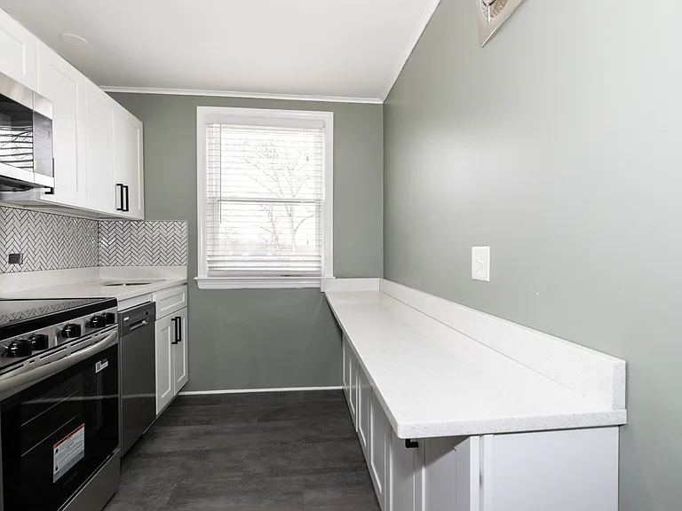 23 Gates Ave #2 — Photo 2