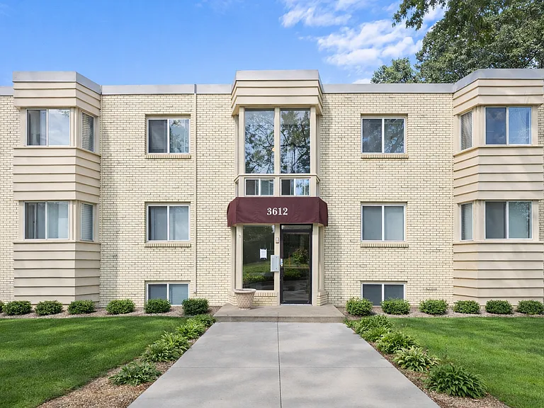 Lynn Plaza Apartments — Photo 2