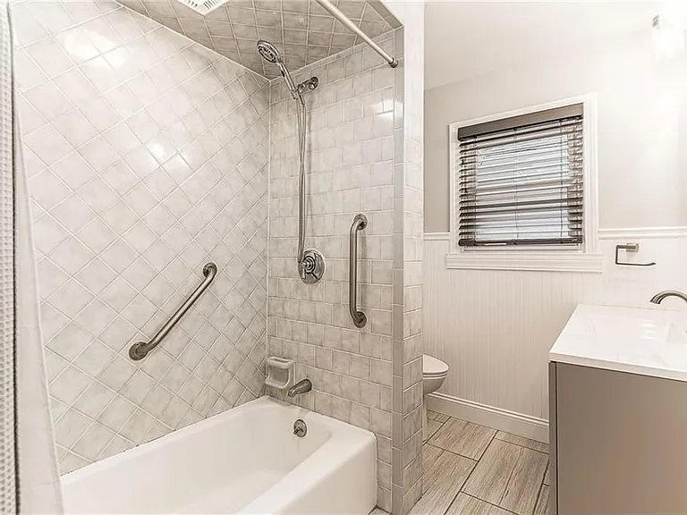 76 Crossland Rd — Photo 20