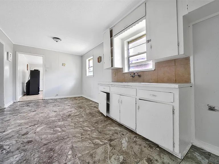 2315 Kabee St — Photo 5