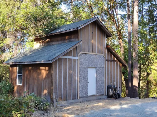 127 Sunny Valley Loop, Wolf Creek, OR 97497