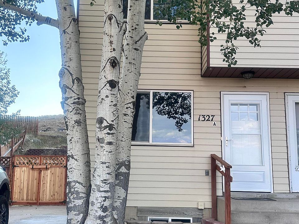 1st image of 1327 A 9th W