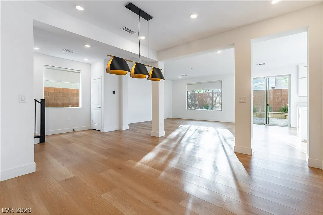 5 bed, 3.0 bath, 2944 sqft, $3,395 — Photo 3