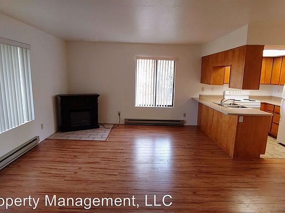 2nd image of 738 S Montezuma St