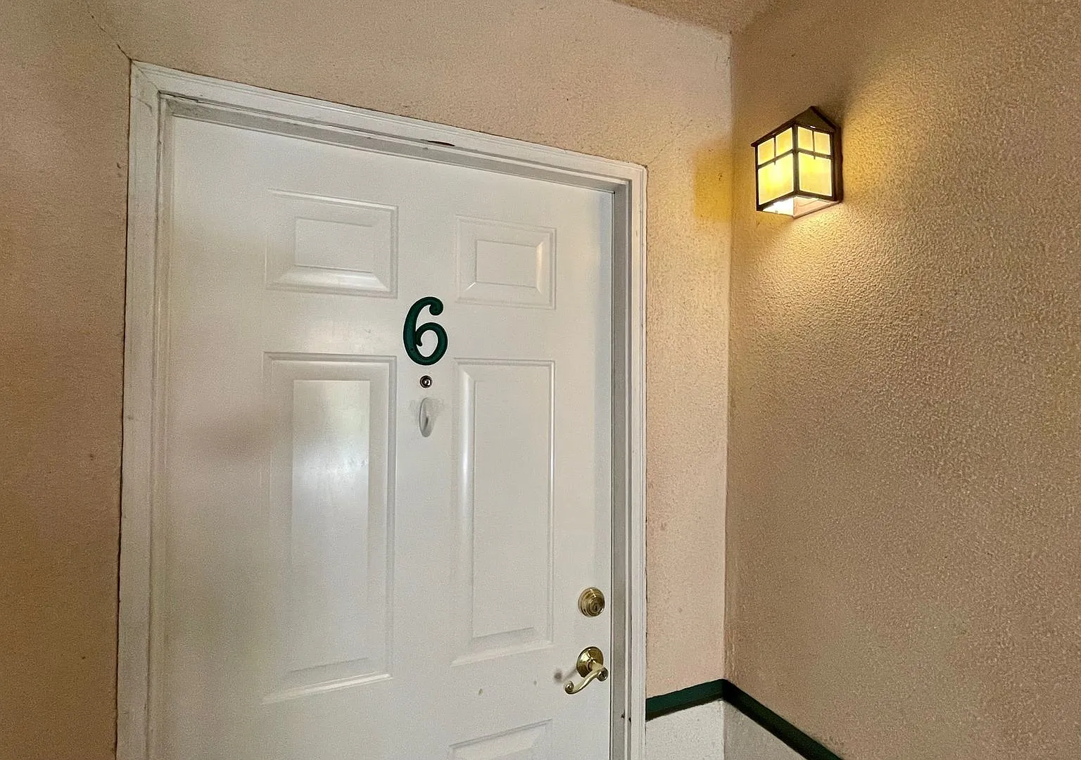 One Bedroom Apartment with Fenced Yard Near Downtown SLO — Photo 3