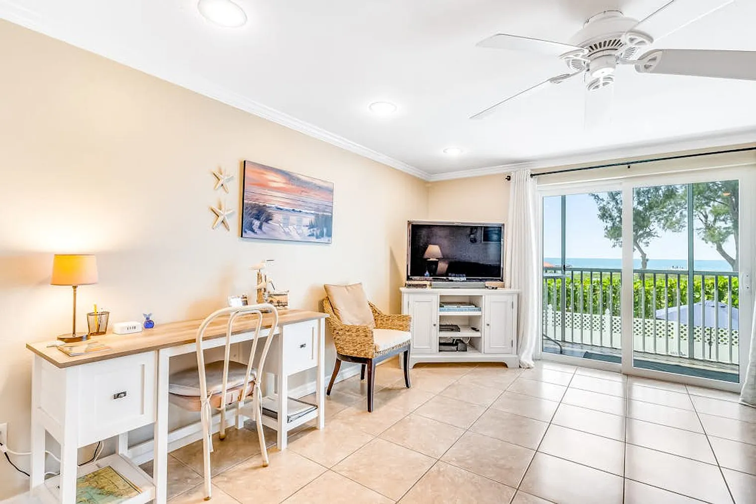 2 bed, 2.0 bath, 893 sqft, $6,480 — Photo 3