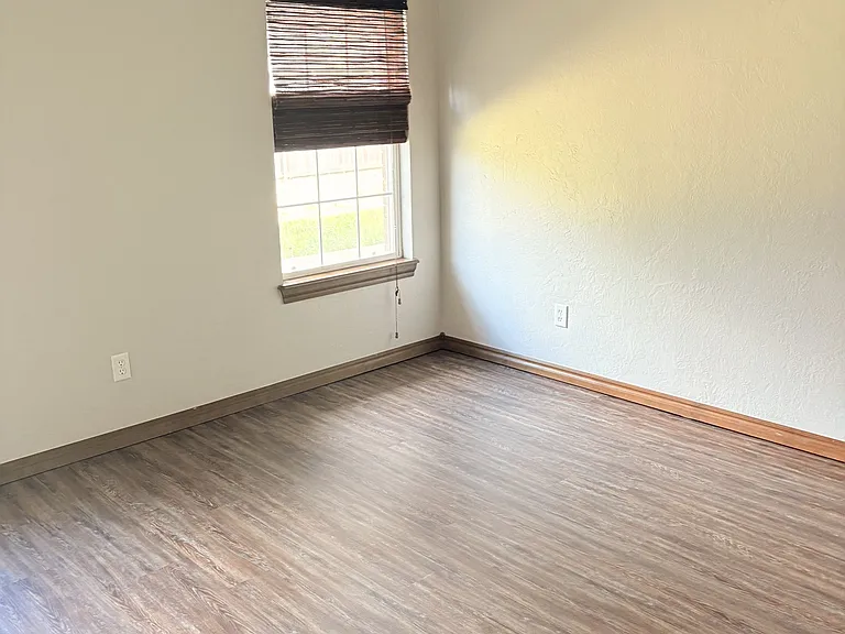 1209 Alma Dr — Photo 15