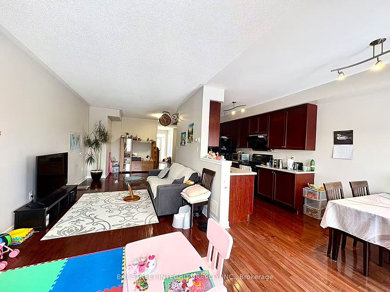 Richmond Hill Townhouse for rent - 4 Bedrooms — photo 6