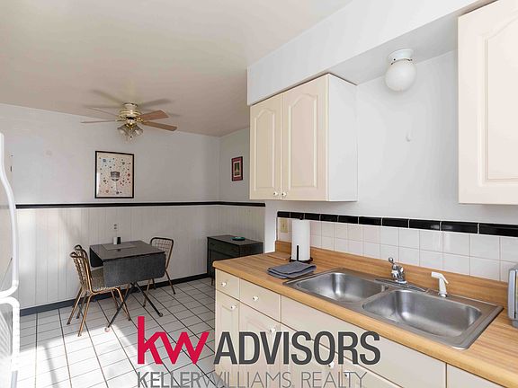 5th image of 464 Grand Ave #4