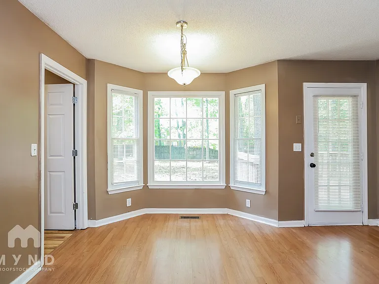 2574 Overlake Dr — Photo 9