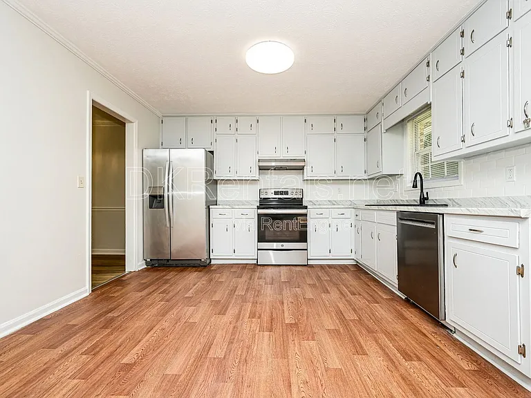 2807 Hickory Ln — Photo 4
