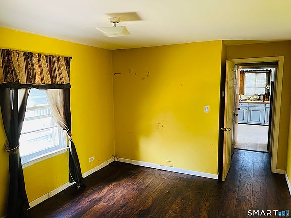 4th image of 117 Waterbury Avenue