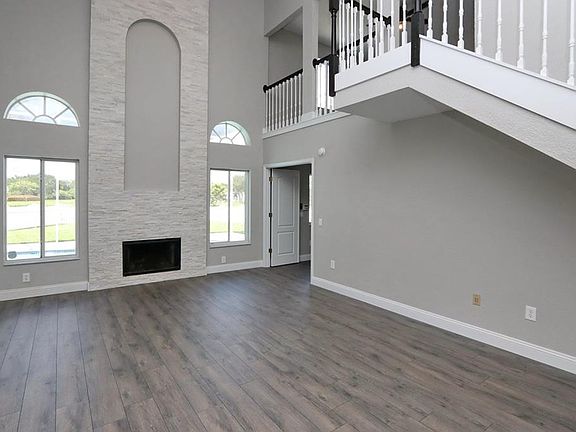 3rd image of 4019 Watercove Dr