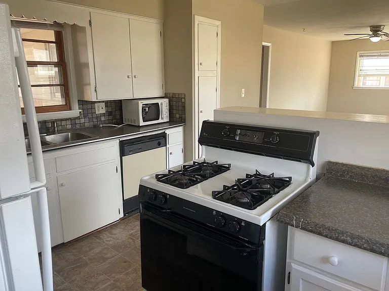 3215 S Mount Carmel Ave — Photo 3