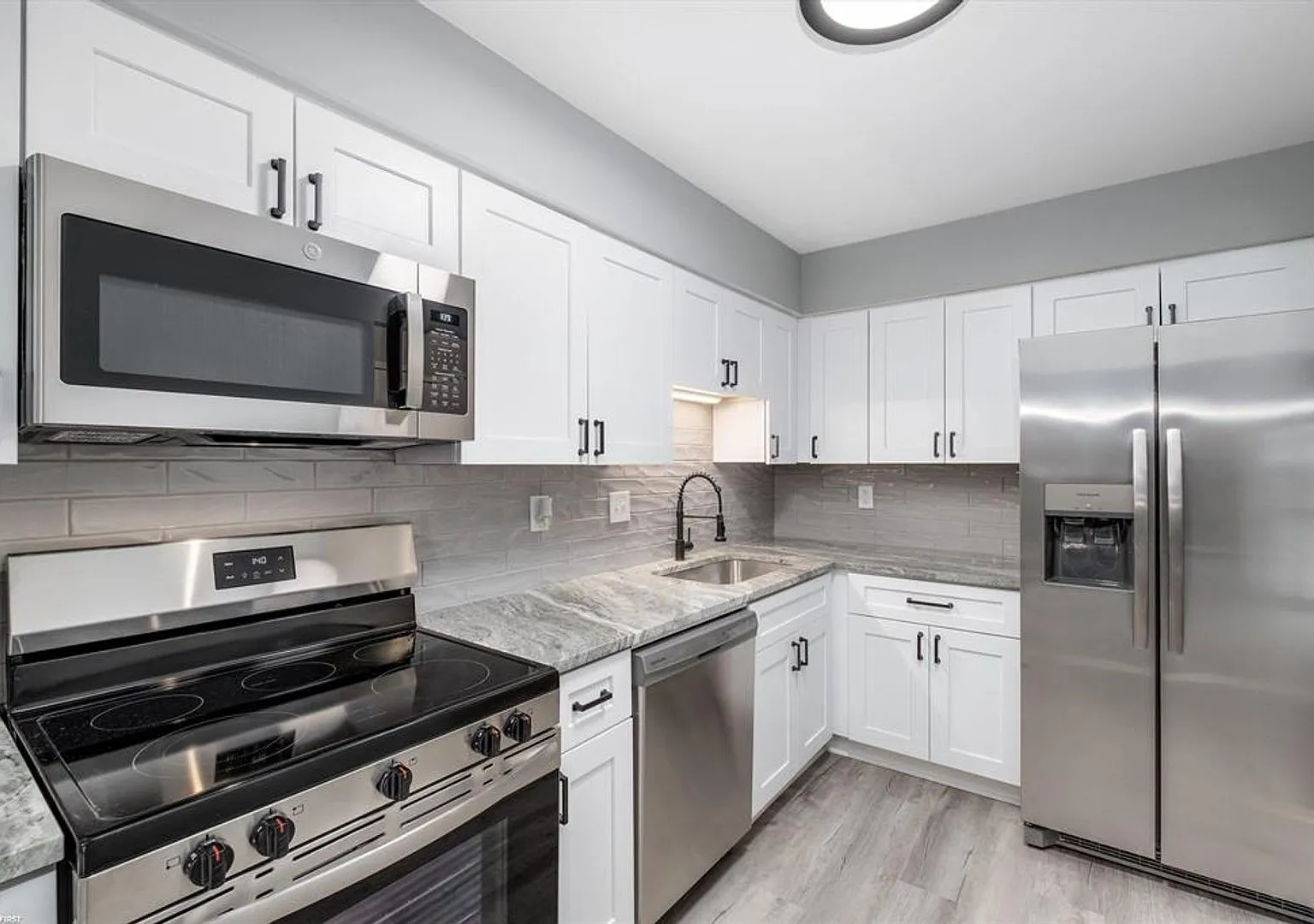 1 Bed Rm Condo - Farmington Hills — Photo 1