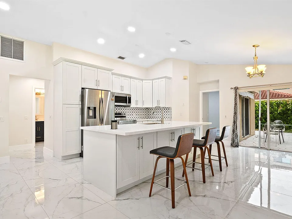 4498 Dogwood Cir