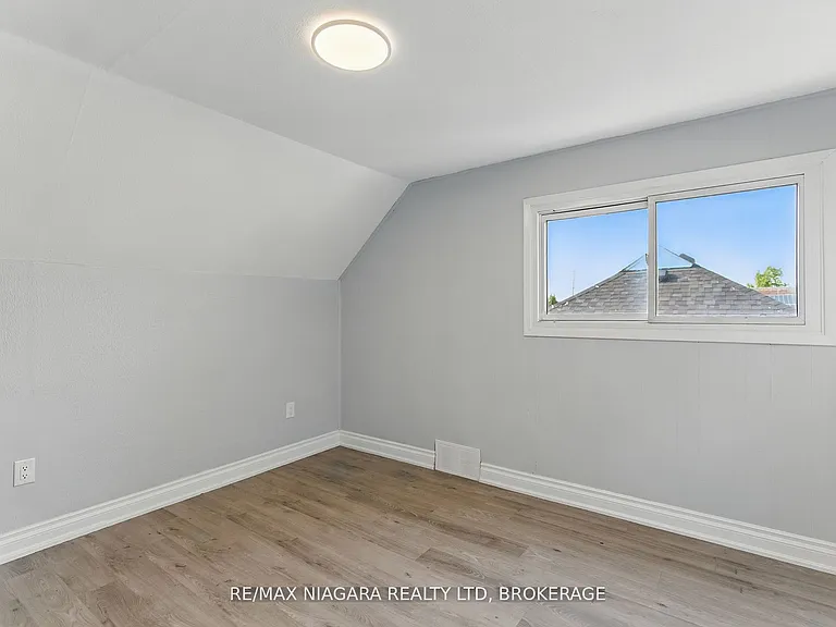 290 Scholfield Ave S #1 — Photo 12