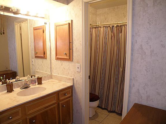 5th image of 2 Hideaway Dr