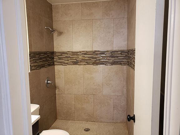 4th image of 4325 Leeds Ave