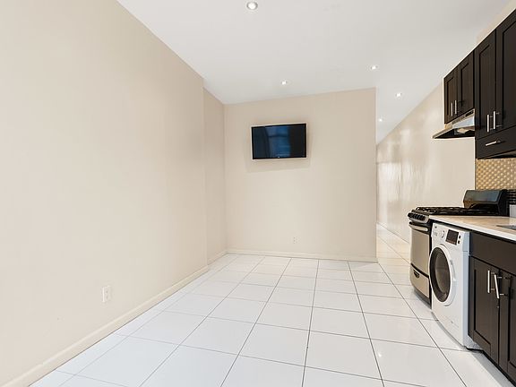 2nd image of 138 W 109th St APT 4E