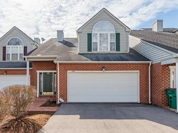 1085 Red Leaf Ct NW, Christiansburg, VA 24073