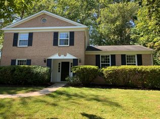 9912 Derbyshire Ln, Bethesda, MD 20817