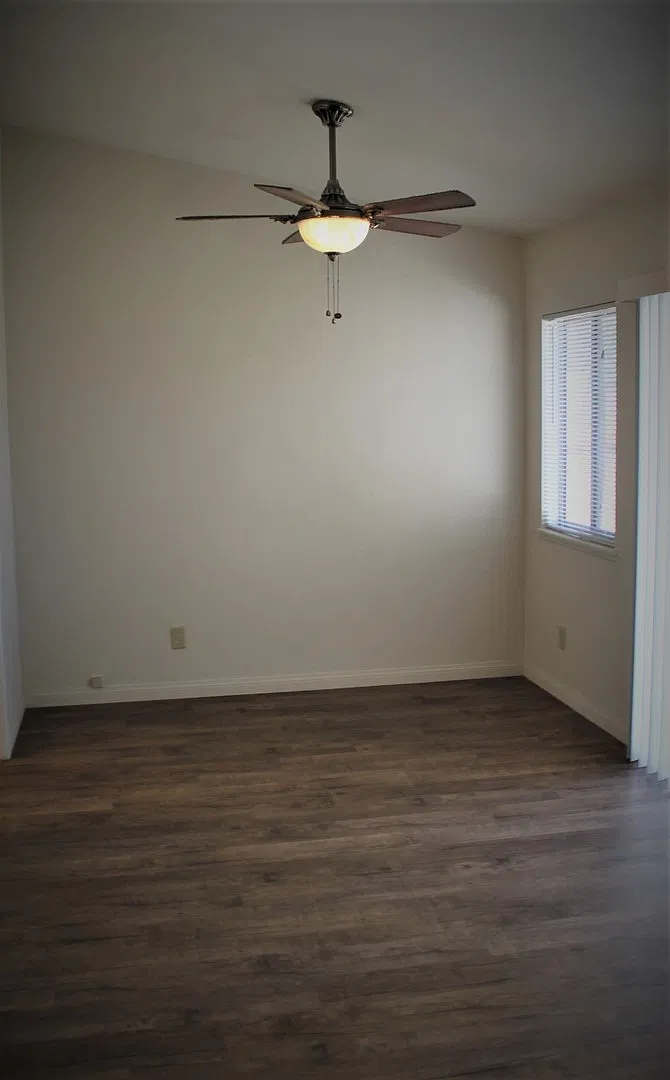 Spacious 3 bed & 2 bath Home located in nice quiet neighborhood — Photo 4