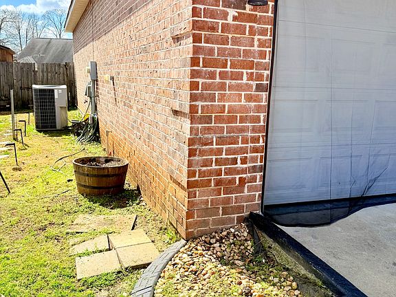 5th image of 614 Post Oak Way