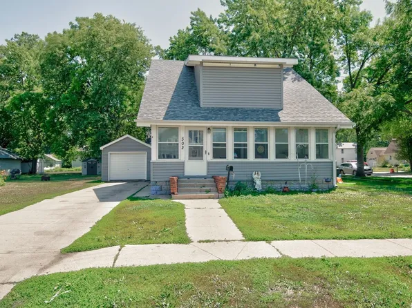 302 N 9th St, Estherville, IA 51334
