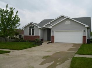 687 Hunters Creek Dr, Findlay, OH 45840
