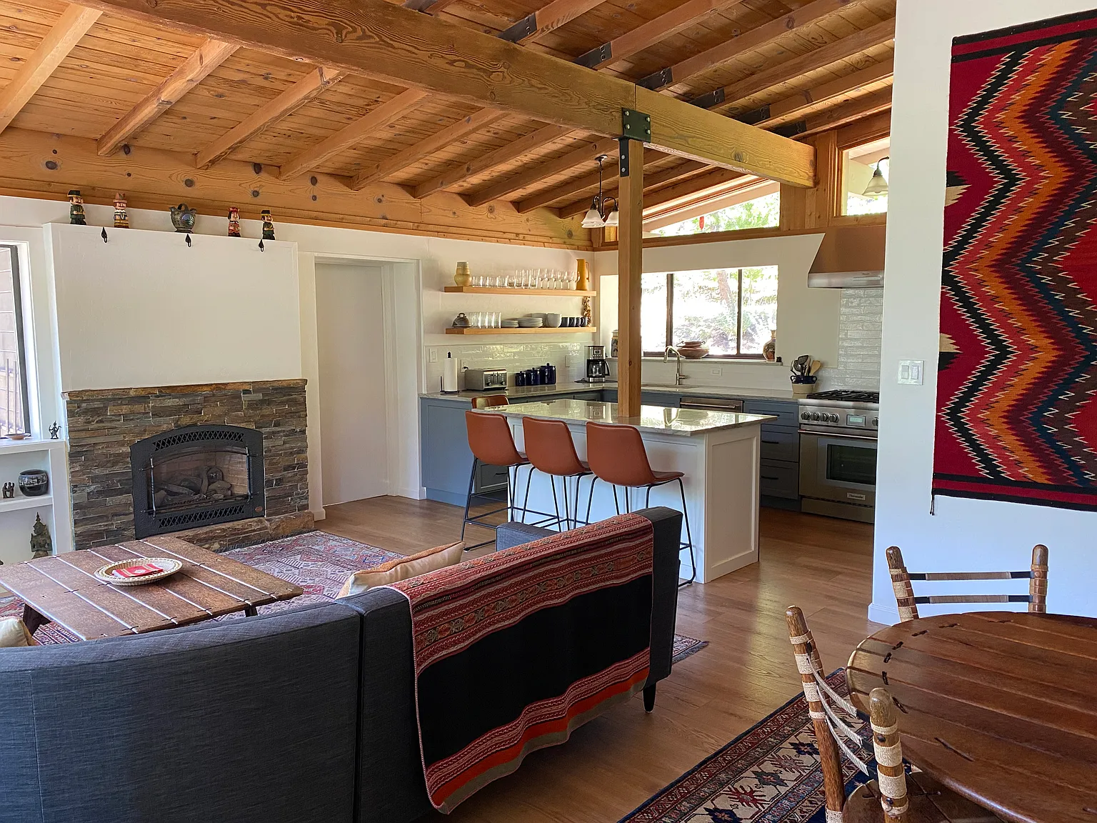 4 bed, 2100 sqft, $9,200 — Photo 4