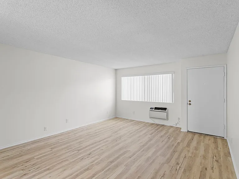 Tuscany Apartments — Photo 34