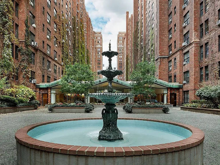 445 W 23rd St #5C — Photo 14