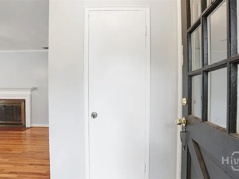 317 Oxford Dr — Photo 3