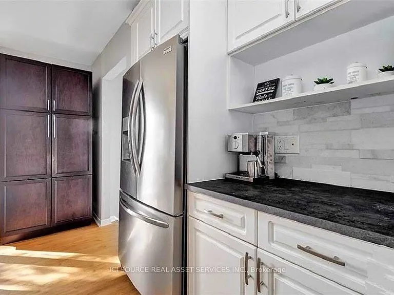 29 Uxbridge Cres — Photo 13
