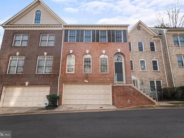 103 Rees Pl, Falls Church, VA 22046