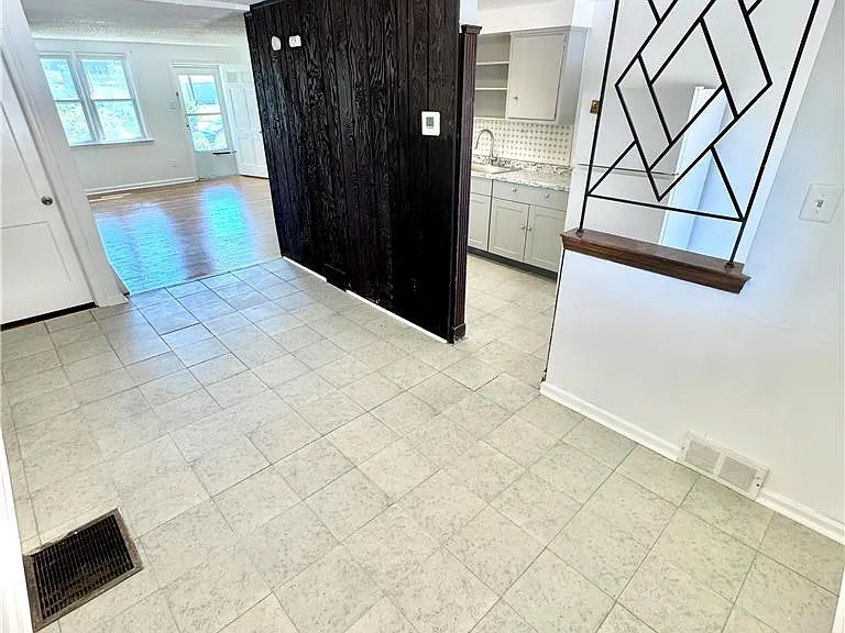 749 Benton St — Photo 5