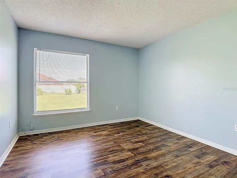 1001 Eiffel Ln — Photo 23