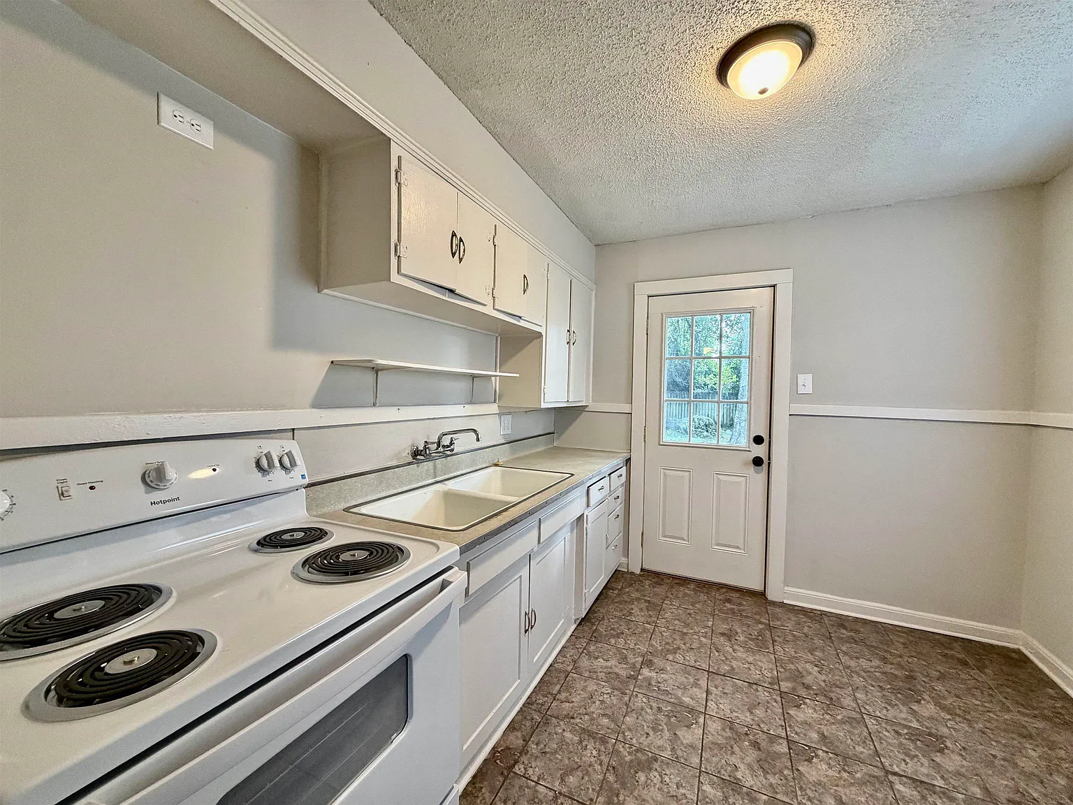 1 bed, 1.0 bath, $825 — Photo 4