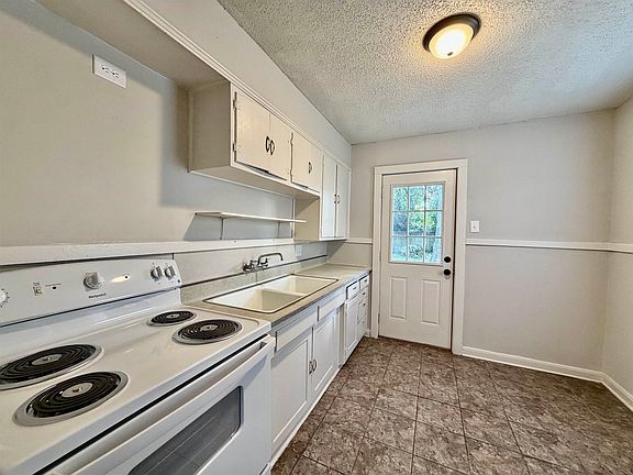 4th image of 4943 Buford Ave