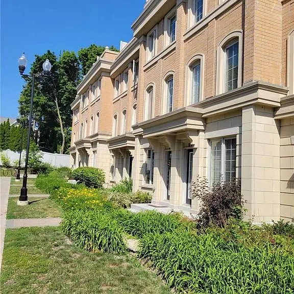 50 Hargrave Ln #4 — Photo 1